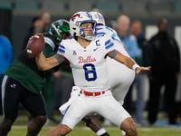 Southern Methodist quarterback Tanner Mordecai (8) passes during the second half of an NCAA...