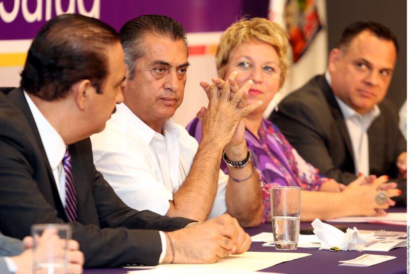 El Gobernador de Nuevo León, Jaime Rodríguez, sugirió a los padres revisar las bolsas de sus...