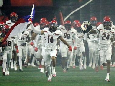 Cedar Hill wide receiver Derrick Wagoner (14) leads his team onto the field as part of the...