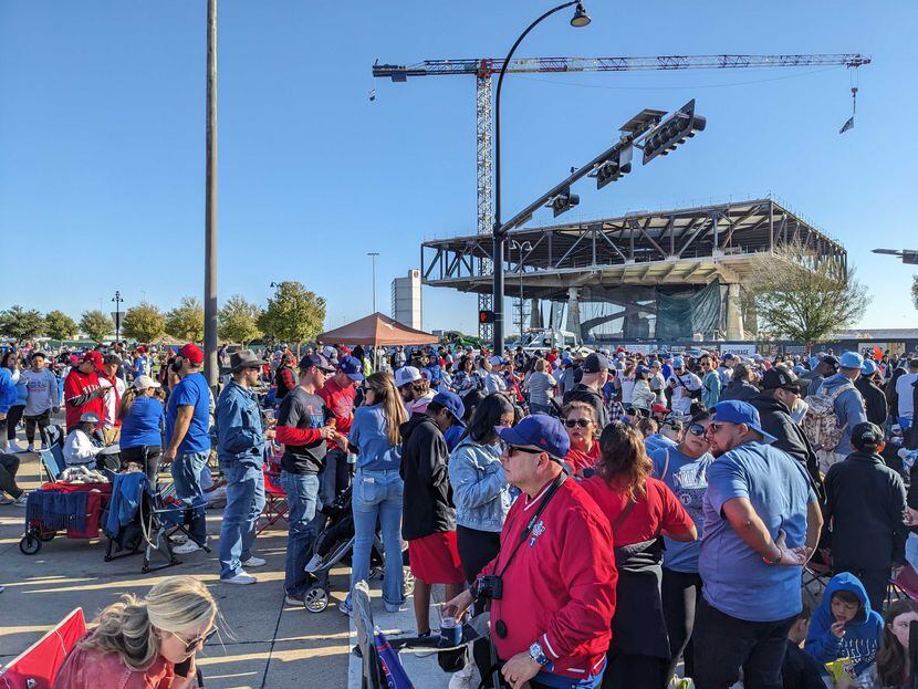A crowd gathers at AT&T Way and Nolan Ryan Expressway in advance of the Texas Rangers World...