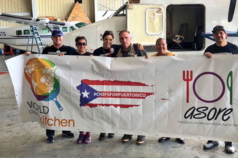 El chef José Andrés y su equipo en Puerto Rico. (TWITTER)
