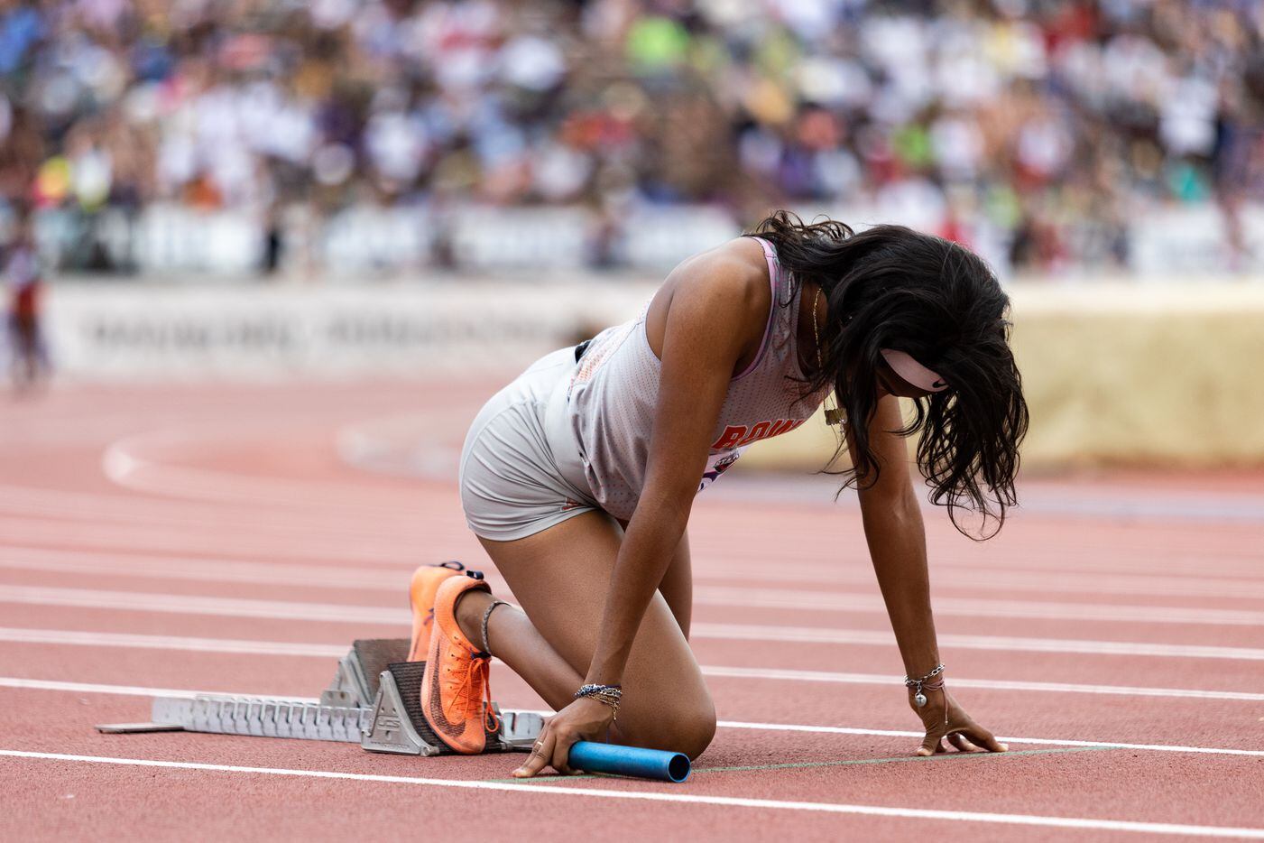 Janet Nkwoparah of Arlington Bowie prepares to race in the girls’ 4x200-meter relay at the...