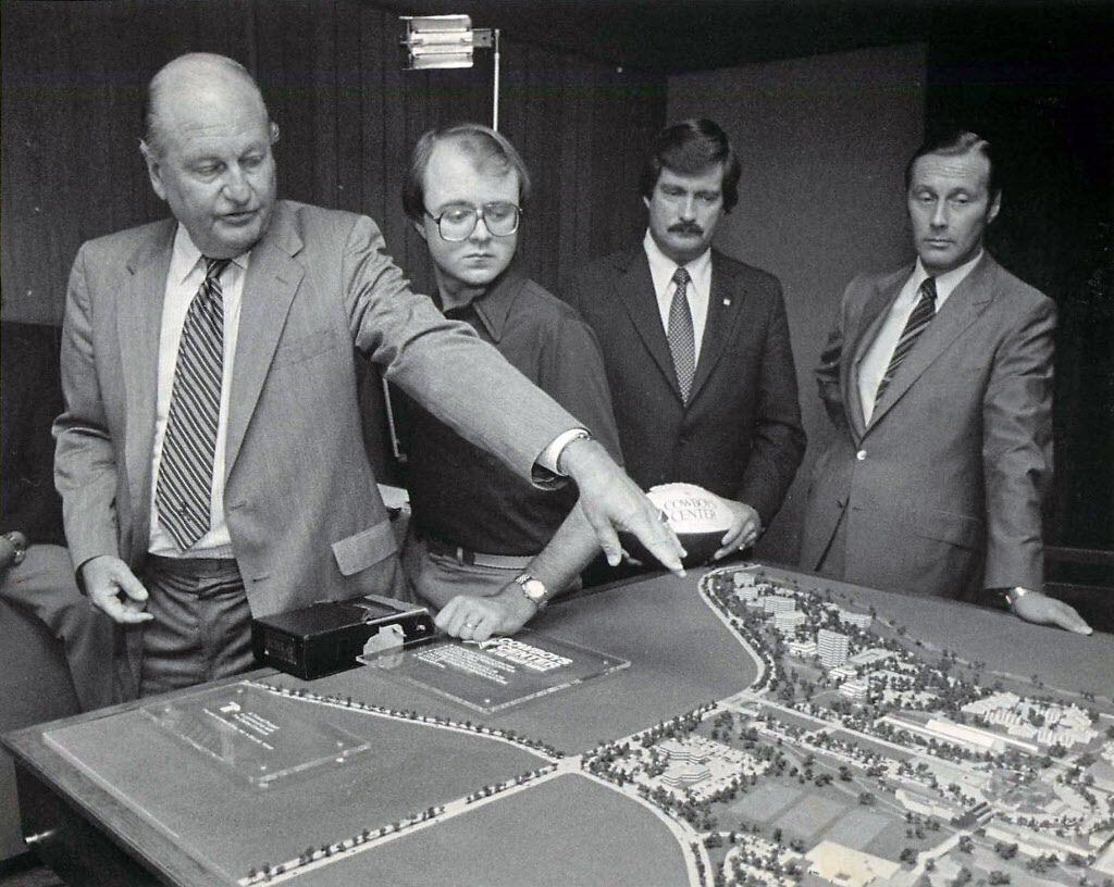 Undated DMN staff photo: Tex Schramm points out items of interest to themedia a the...