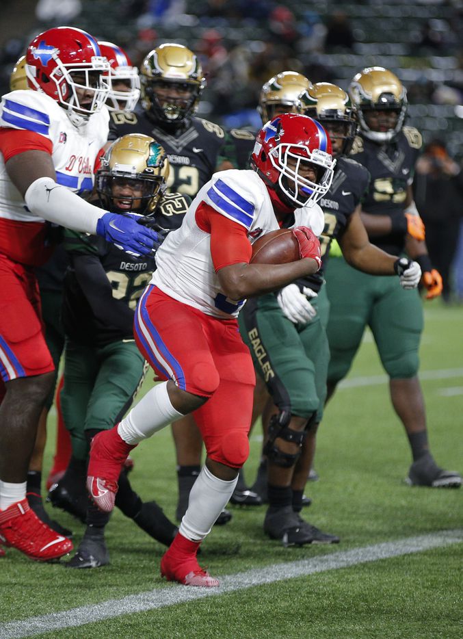 Duncanville junior running back Malachi Medlock scores a touchdown during the first half of a Class 6A Division I Region II final high school football game against DeSoto, Saturday, January 2, 2021.  Duncanville won 56-28. (Brandon Wade/Special Contributor)