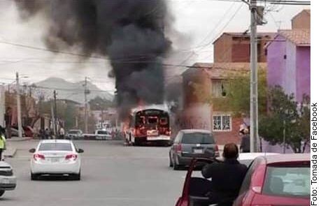 Decenas de vehículos fueron quemados en la ciudad tras el caos armado por presos en Ciudad...