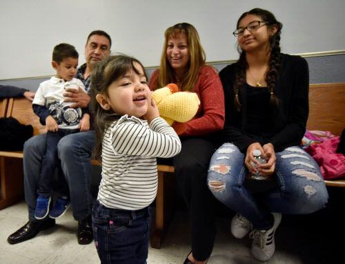 La familia Rosete espera ser atendida por un juez para adoptar a Nevaeh, de 2 años. (FOTOS:...