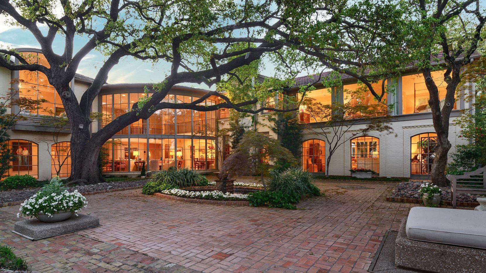 This estate was sold off-market by the luxury firm Allie Beth Allman & Associates.