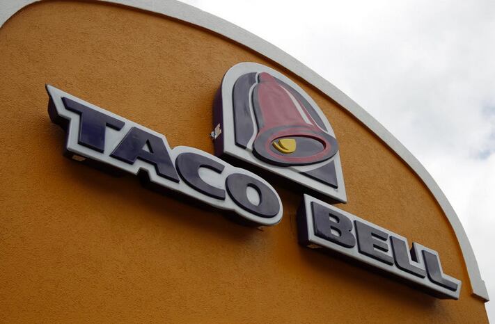 Una mujer interpuso una demanda contra Taco Bell tras asegurar que recibió quemaduras luego...