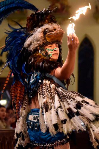 Marco Ozuna del grupo Pakal durante la danza de los matachines en la Catedral Santuario de...