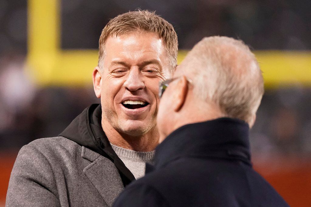 Troy Aikman laughs with Dallas Cowboys Chief Operating Officer/Ex(Smiley N. Pool/The Dallas Morning News)