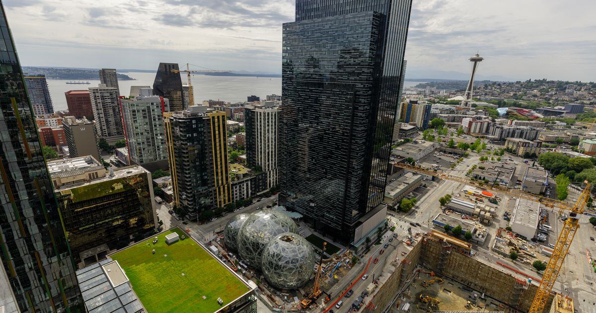 Amazon workers clash with company over climate change - The Dallas Morning News