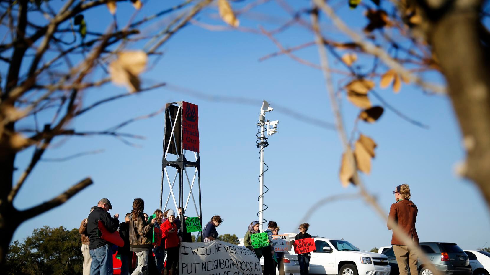 Protesters demonstrated at the parking lot during the city of Dallas' Luna Vista Golf Course...