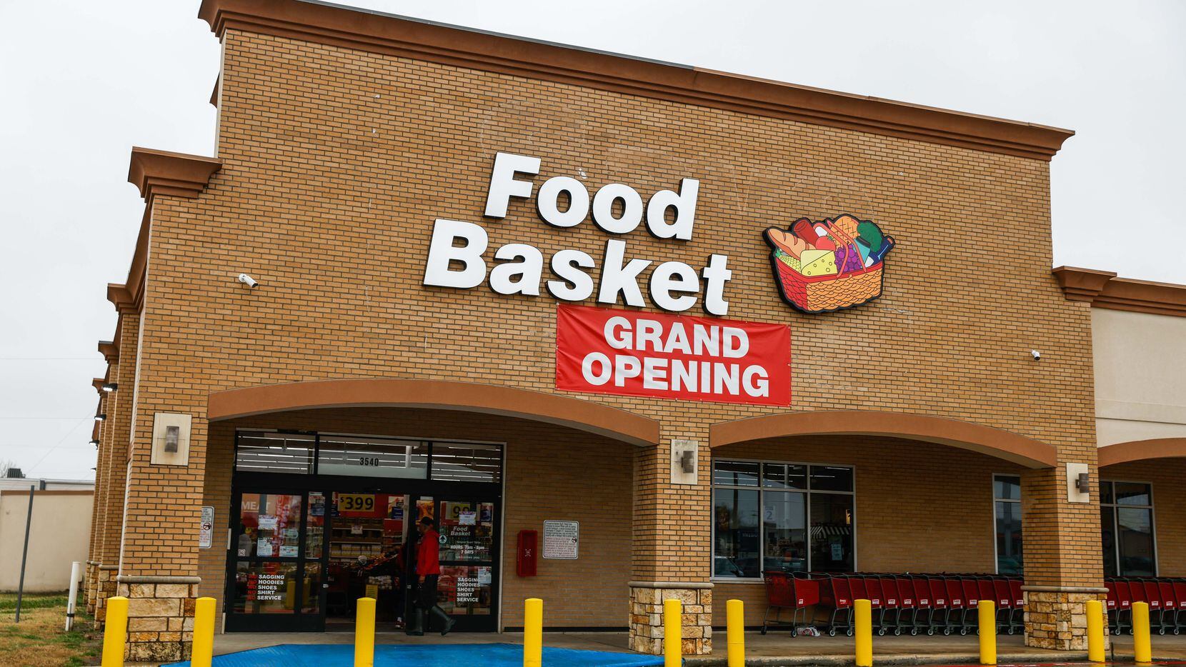 Food Basket at Simpson Stuart Road in Dallas opened Tuesday and fills a void in a food desert.
