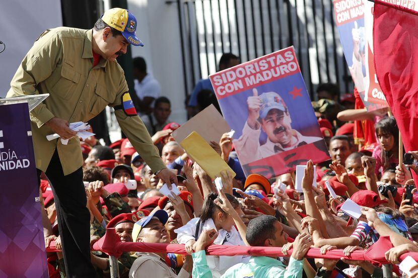 El presidente Nicolás Maduro y sus simpatizantes en un evento de apoyo a su campaña el...