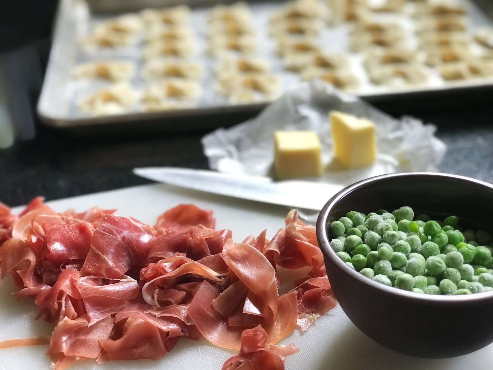 Farfalle pasta with ham and peas