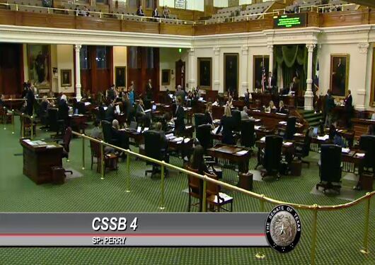 Los senadores texanos discutieron el proyecto de ley SB4 el martes en la noche.
