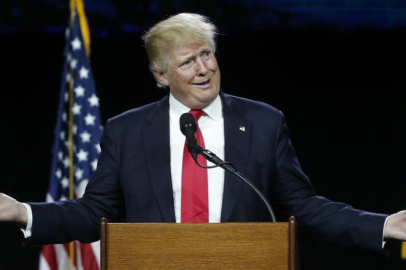 Donald Trump durante una reunión de conservadores en Denver. (AP/DAVID ZALUBOWSKI)
