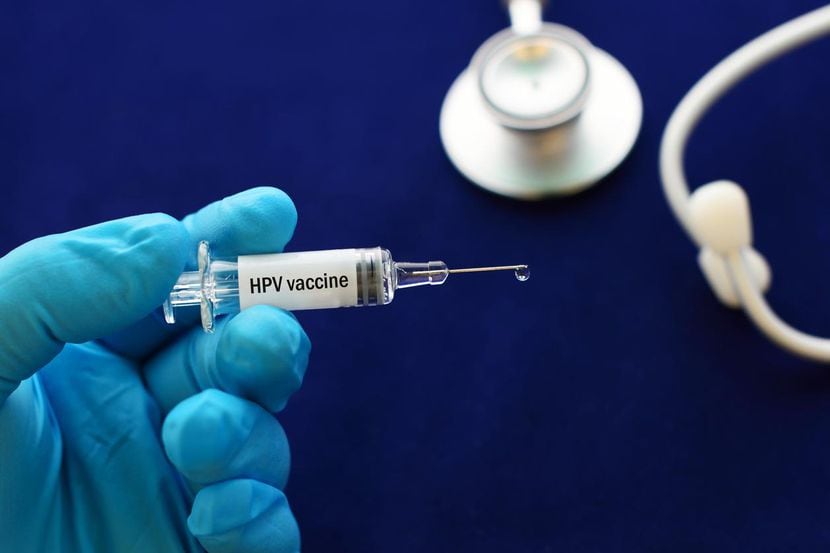 La vacuna de HPV se debe administrar en tres dosis; el problema ha sido concientizar a los...