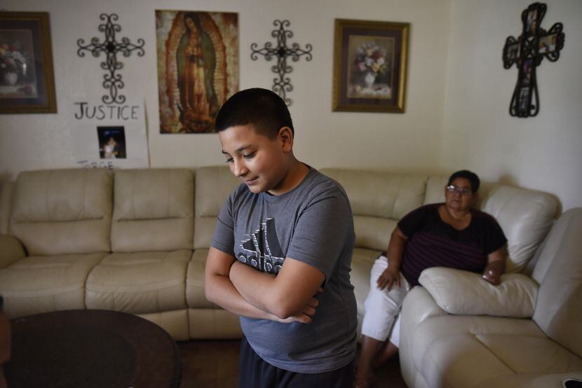 Jorge A. Olguín, de 12 años, vio como mataron a su padre a principios de septiembre en un un...