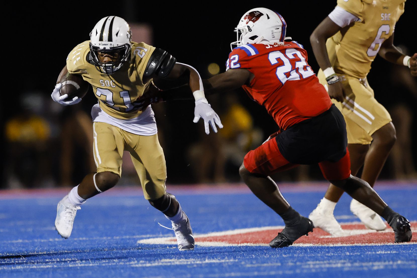 South Oak Cliff’s running back Danny Green (21) attempts to run past Parish Episcopal’s...