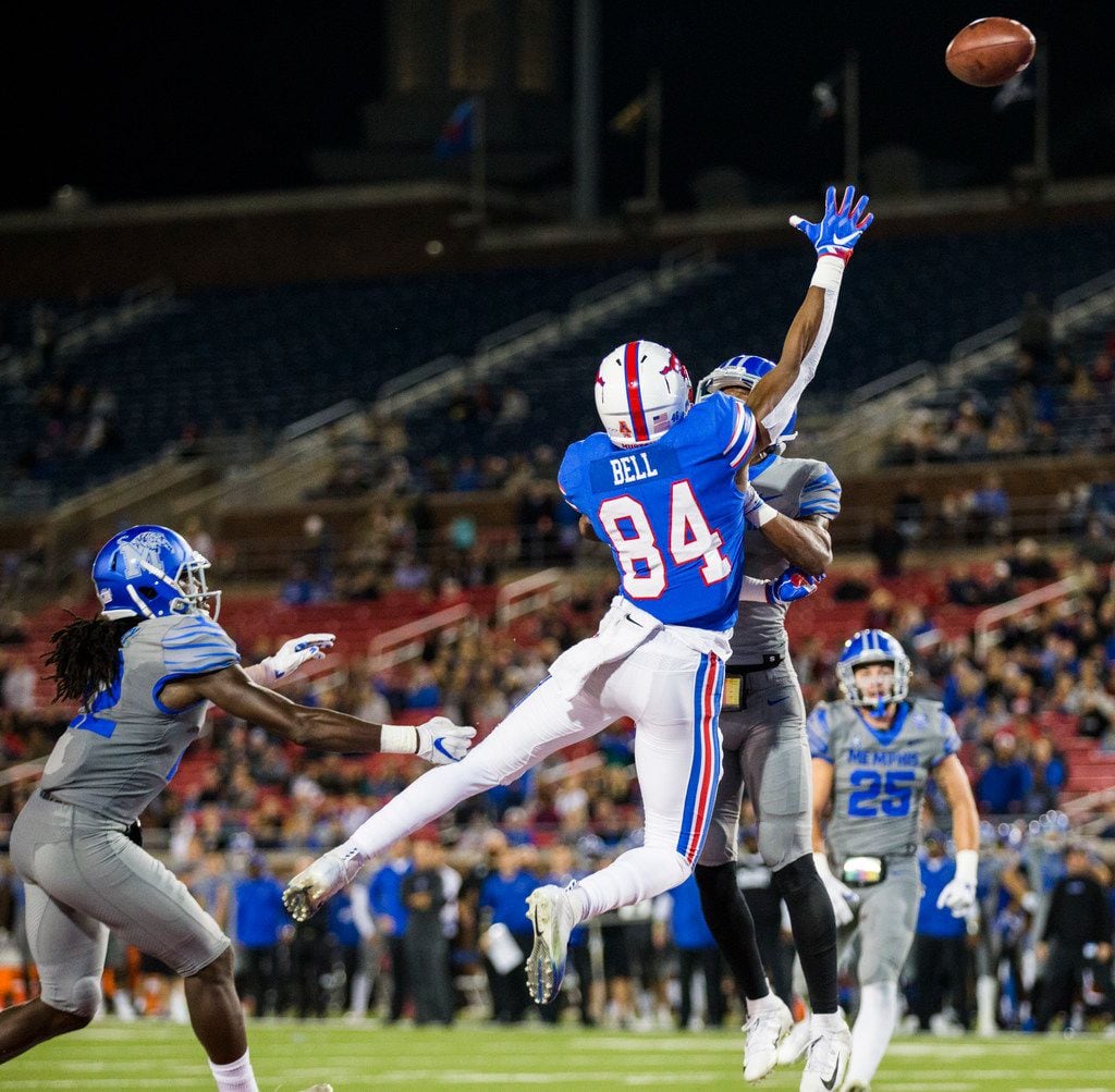 SMU Mustangs wide receiver Judah Bell (84) reaches for a high pass in the end zone during...
