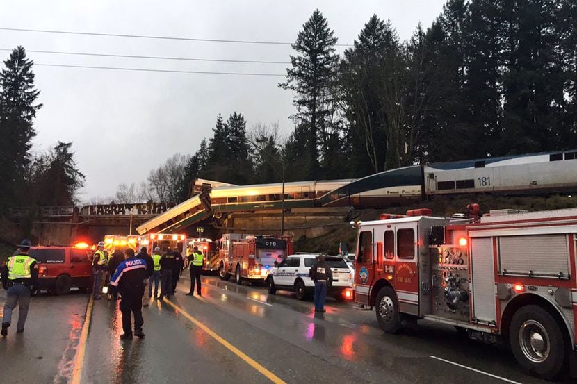 Un tren de Amtrak se descarriló esta mañana al sur de Seattle. / Foto proporcionada por...