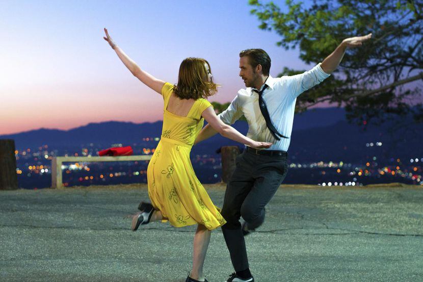 Ryan Gosling (der.) y Emma Stone en una escena de “La La Land”. (LIONSGATE/Dale Robinette)
