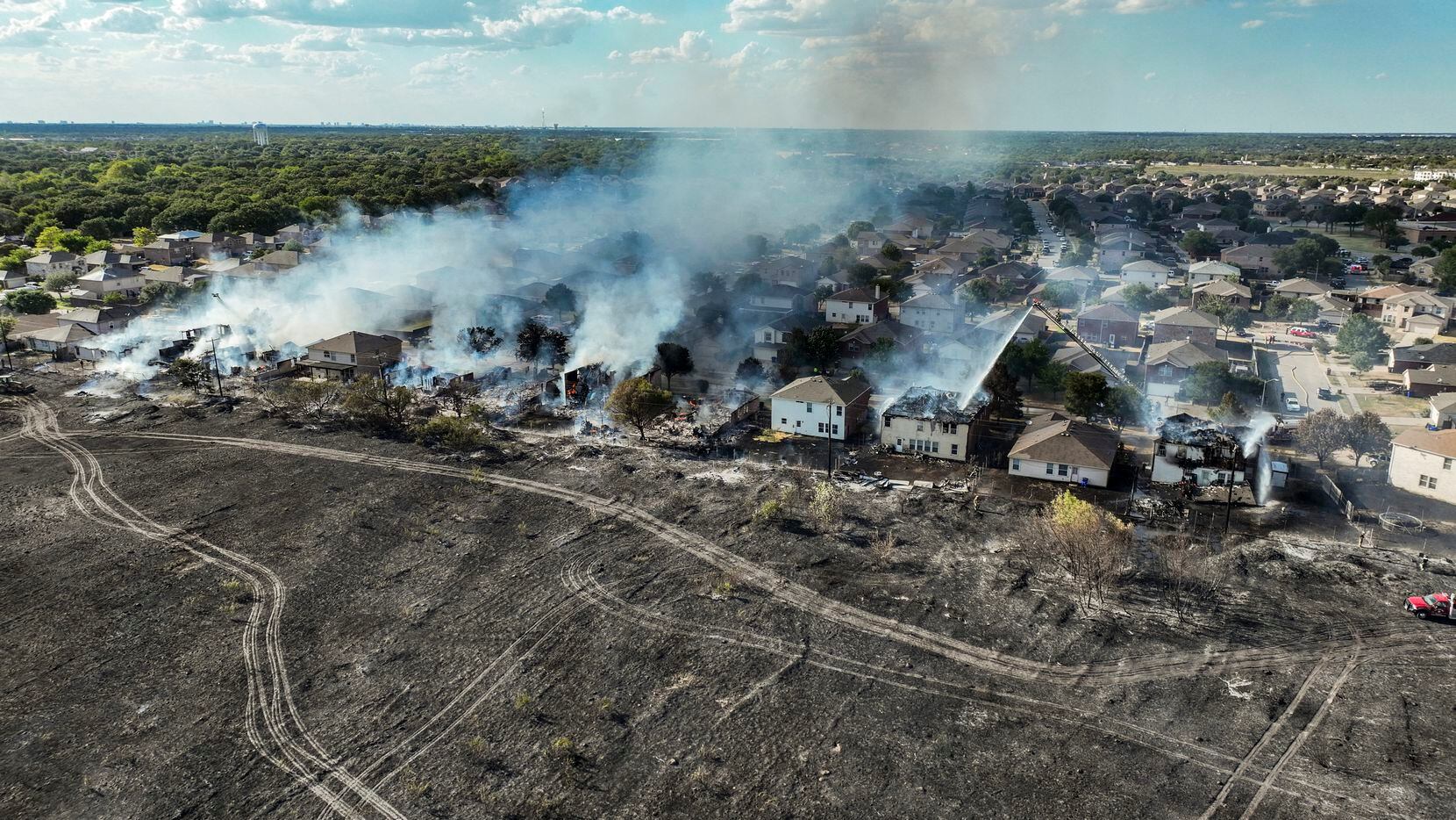 Aseguradoras demandan a propietarios del terreno donde inició incendio