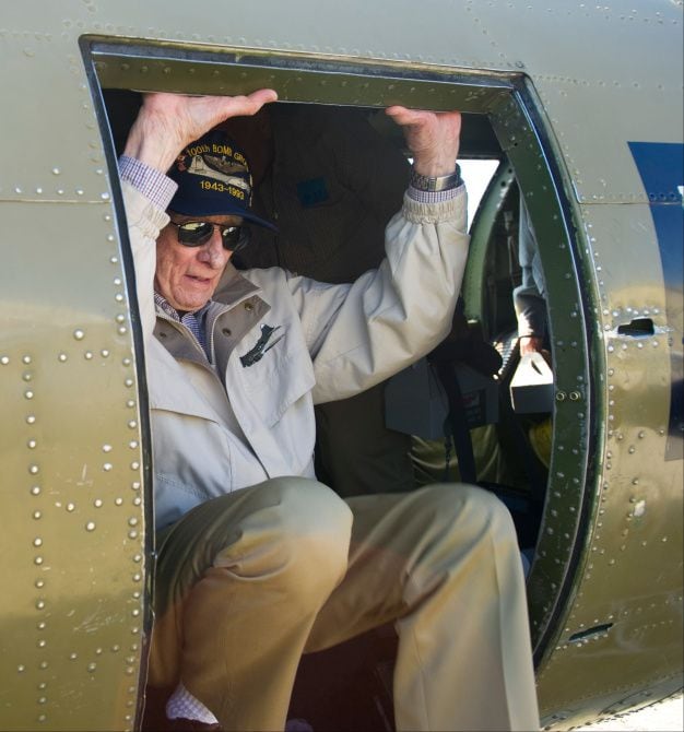 Seven Decades Later A World War Ii Pilot Soars Once More In A Flying Fortress 