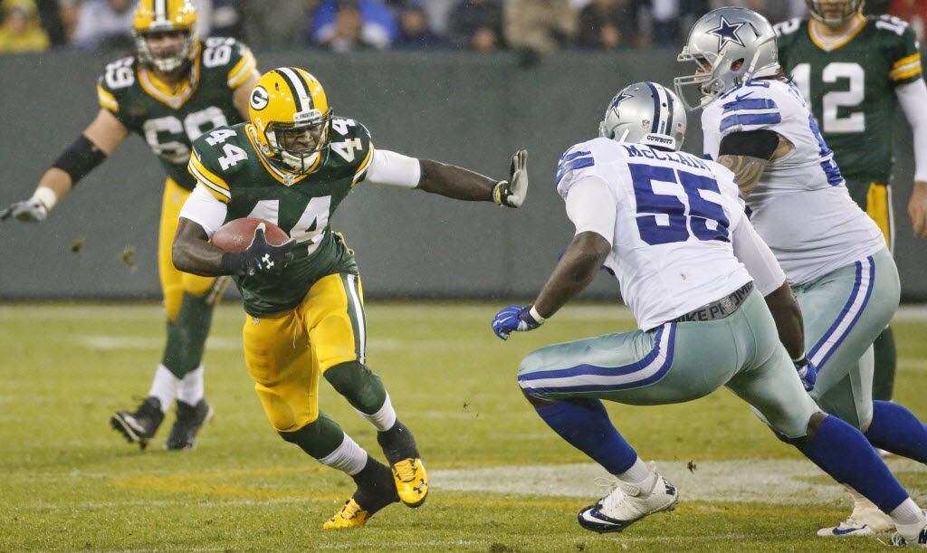 Green Bay Packers running back James Starks (44) motors for yardage as Dallas Cowboys middle...