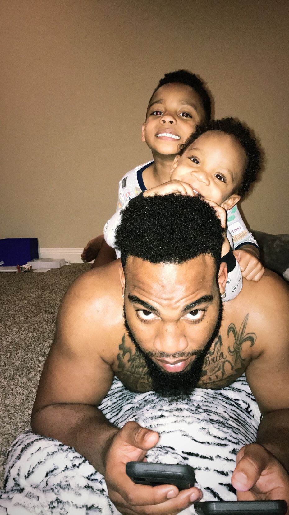 Cowboys tight end Rico Gathers with sons Ricardo Jr. (4) and Raiden (1). 