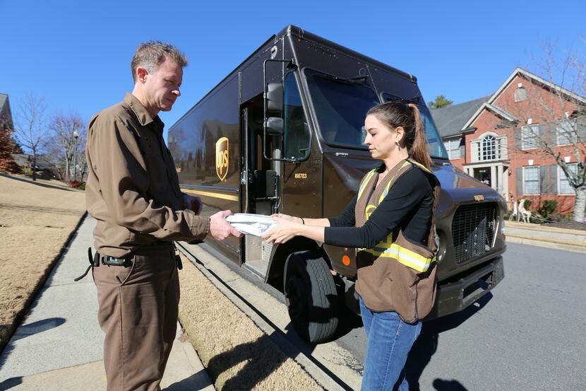 UPS ofrece miles de empleos temporales para la época navideña en el área de Dallas.