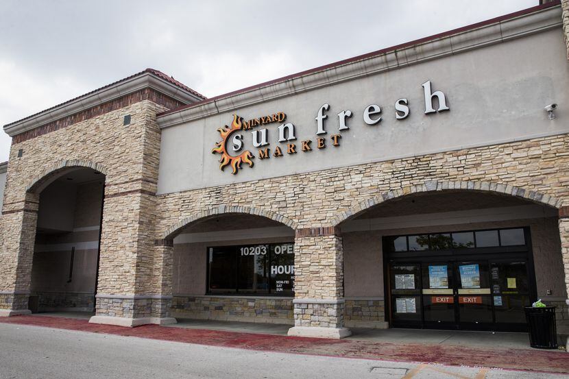 Un Sun Fresh Market permence cerrado en 10203 E. Northwest Highway. No hay planes para...