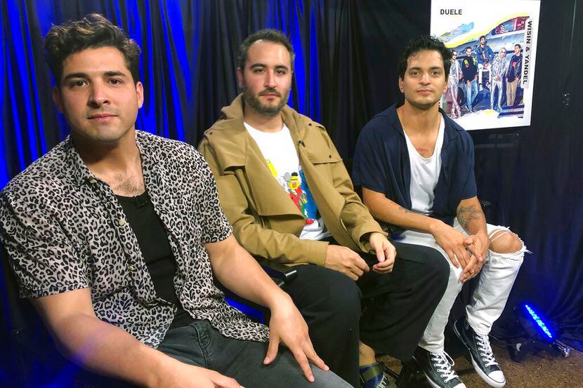 De izquierda a derecha Julio Ramírez, Jesús Navarro y Gilberto Marín, del grupo pop mexicano...