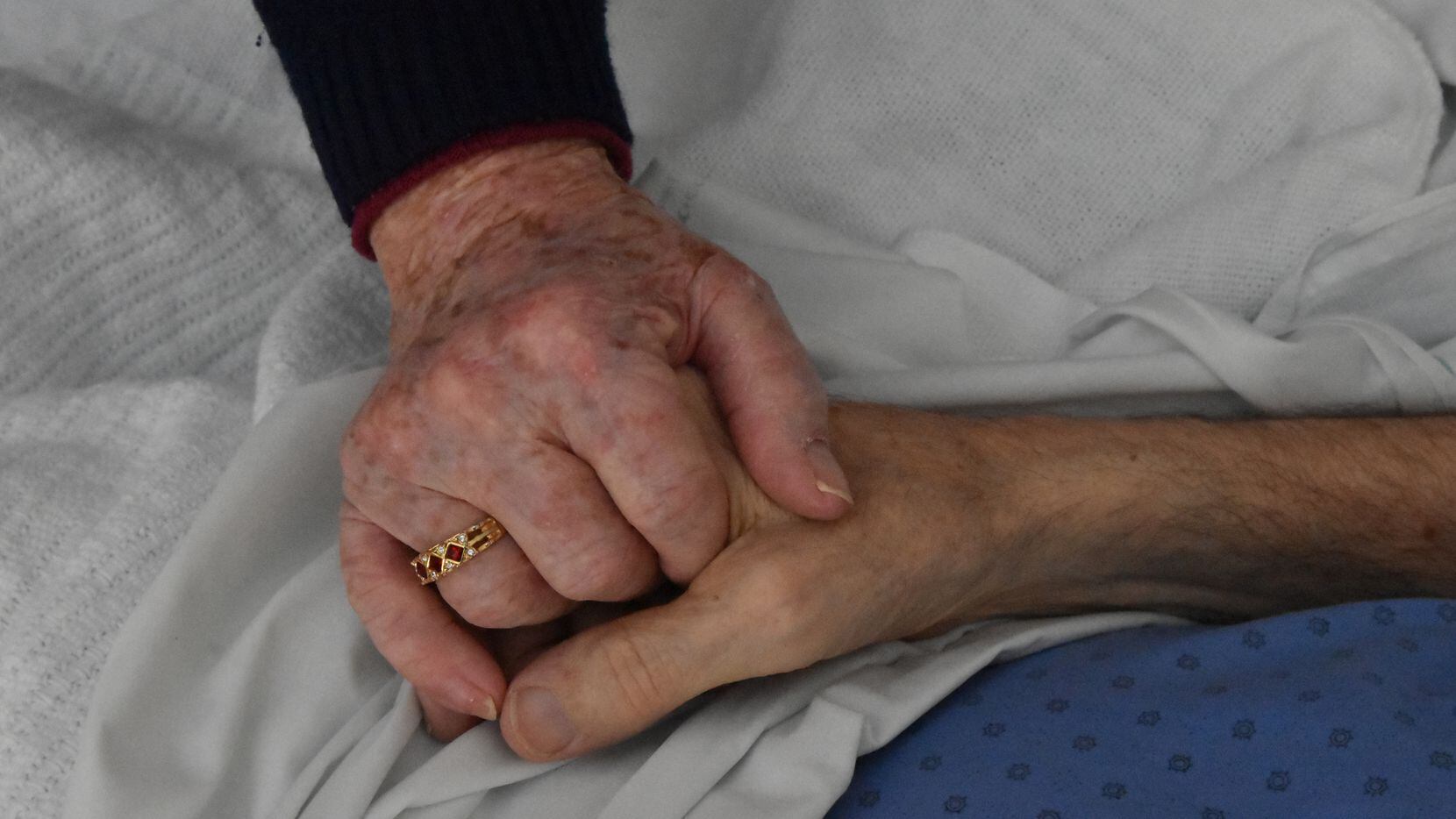 Una mujer de 82 años fue declarada muerta en una casa para ancianos de Nueva York, pero tres...