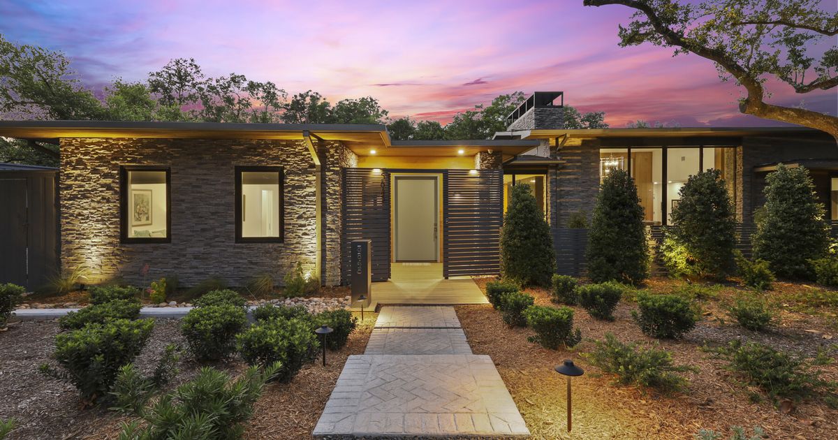 This ranch-style Dallas home has energy-efficient features and a eco-centric design