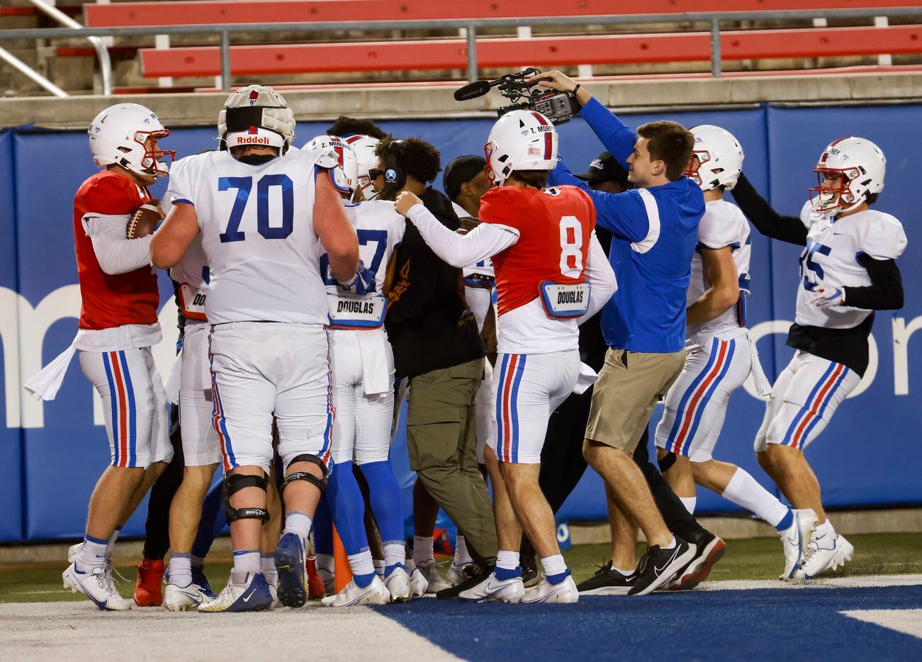 Southern Methodist Mustangs wide receiver Austin Upshaw (6) celebrates after catching a...