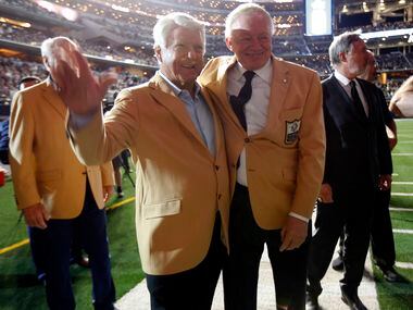 Former Dallas Cowboys head coach and Pro Football Hall of Famer Jimmy Johnson (left)...
