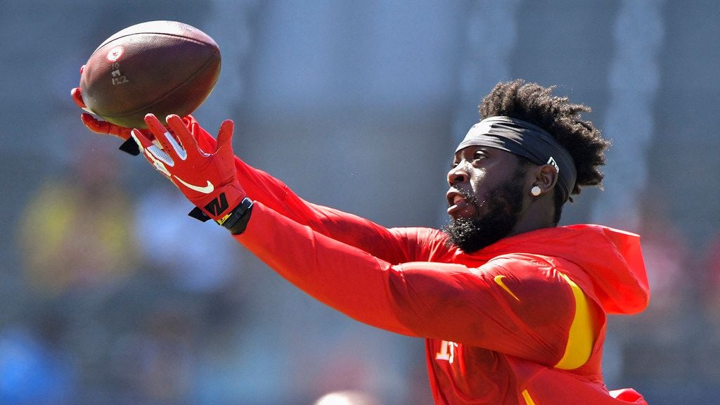 Kansas City Chiefs wide receiver De'Anthony Thomas warms up before the game against the Los...