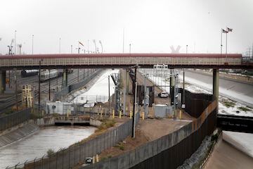El canal Franklin corre paralelo al Río Grande, entre Texas y México. AP Photo/Cedar...