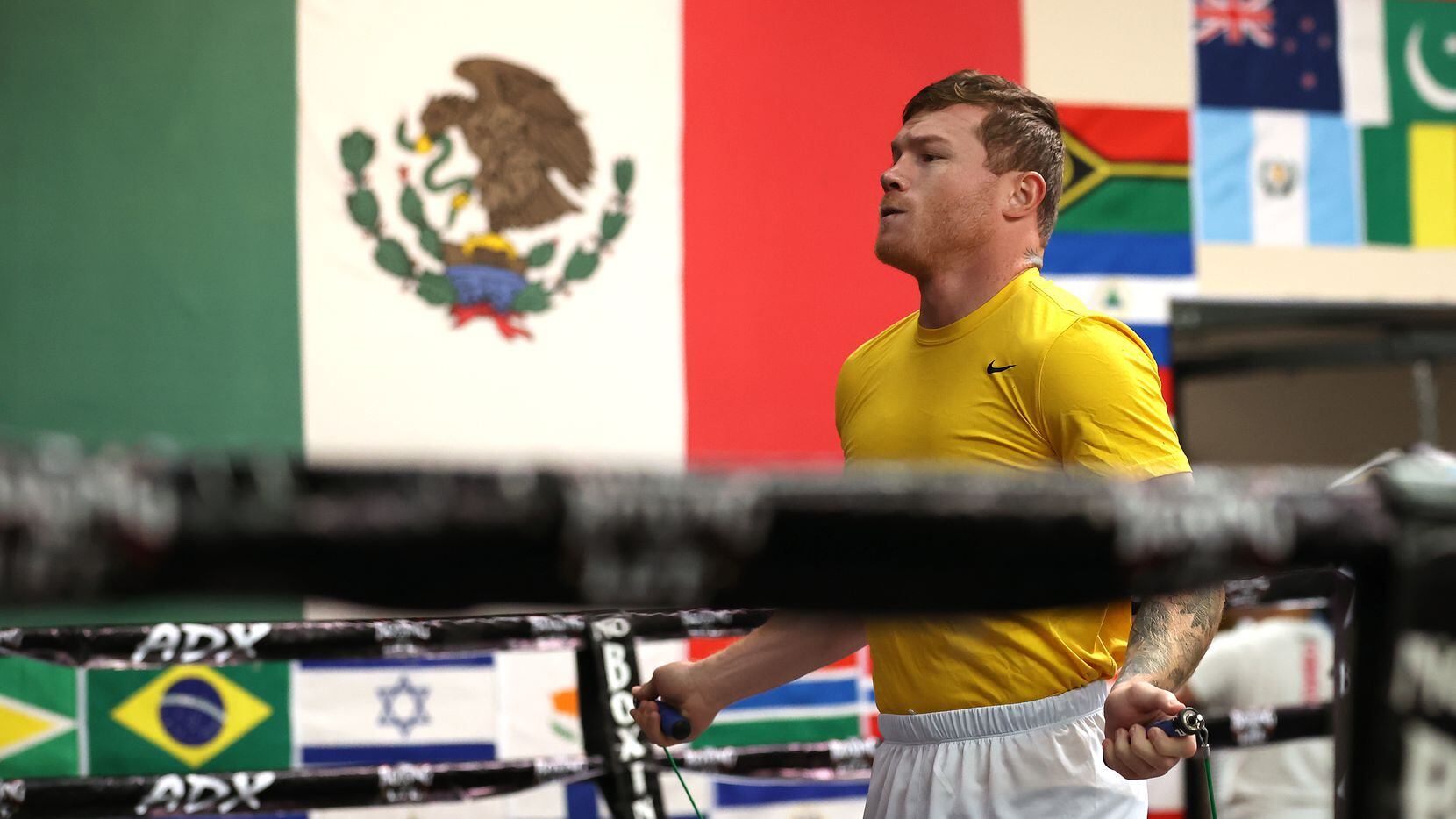 Saúl 'Canelo' Álvarez entrena en su gimnasio de San Diego, California, el 7 de abril de 2021.