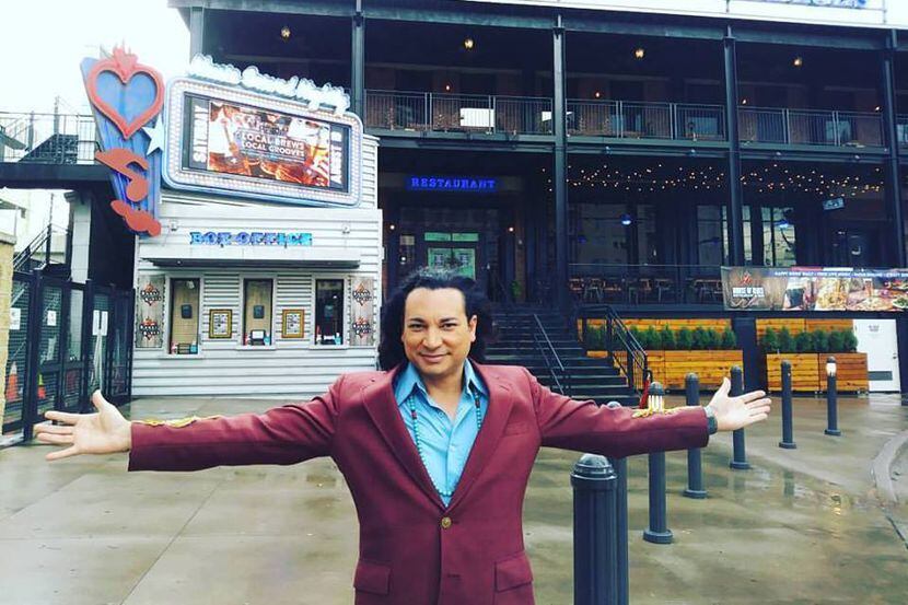 El cantante Carlos Daniels tenía programado hacer un tributo a Juan Gabriel el sábado en el...