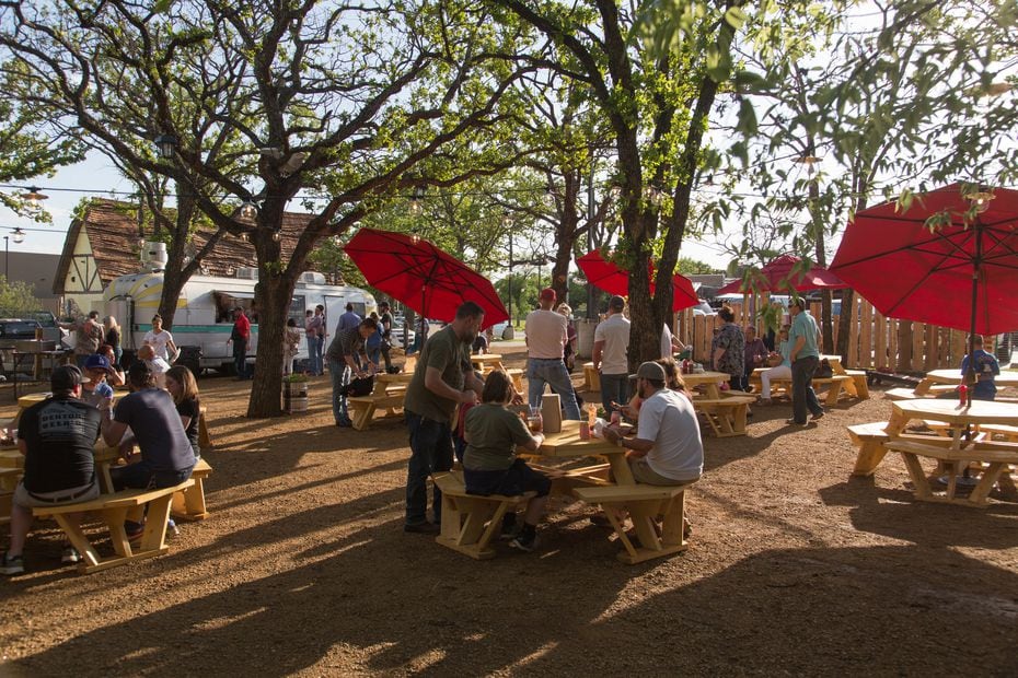 Bumbershoot Barbecue, photographed here several years ago, has a comfy patio with picnic...