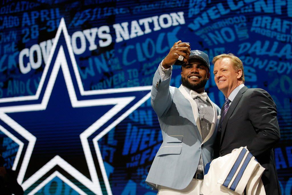 CHICAGO, IL - APRIL 28:  (L-R) Ezekiel Elliott of Ohio State poses while taking a selfie photo on his phone with NFL Commissioner Roger Goodell after being picked #4 overall by the Dallas Cowboys during the first round of the 2016 NFL Draft at the Auditorium Theatre of Roosevelt University on April 28, 2016 in Chicago, Illinois.  (Photo by Jon Durr/Getty Images)