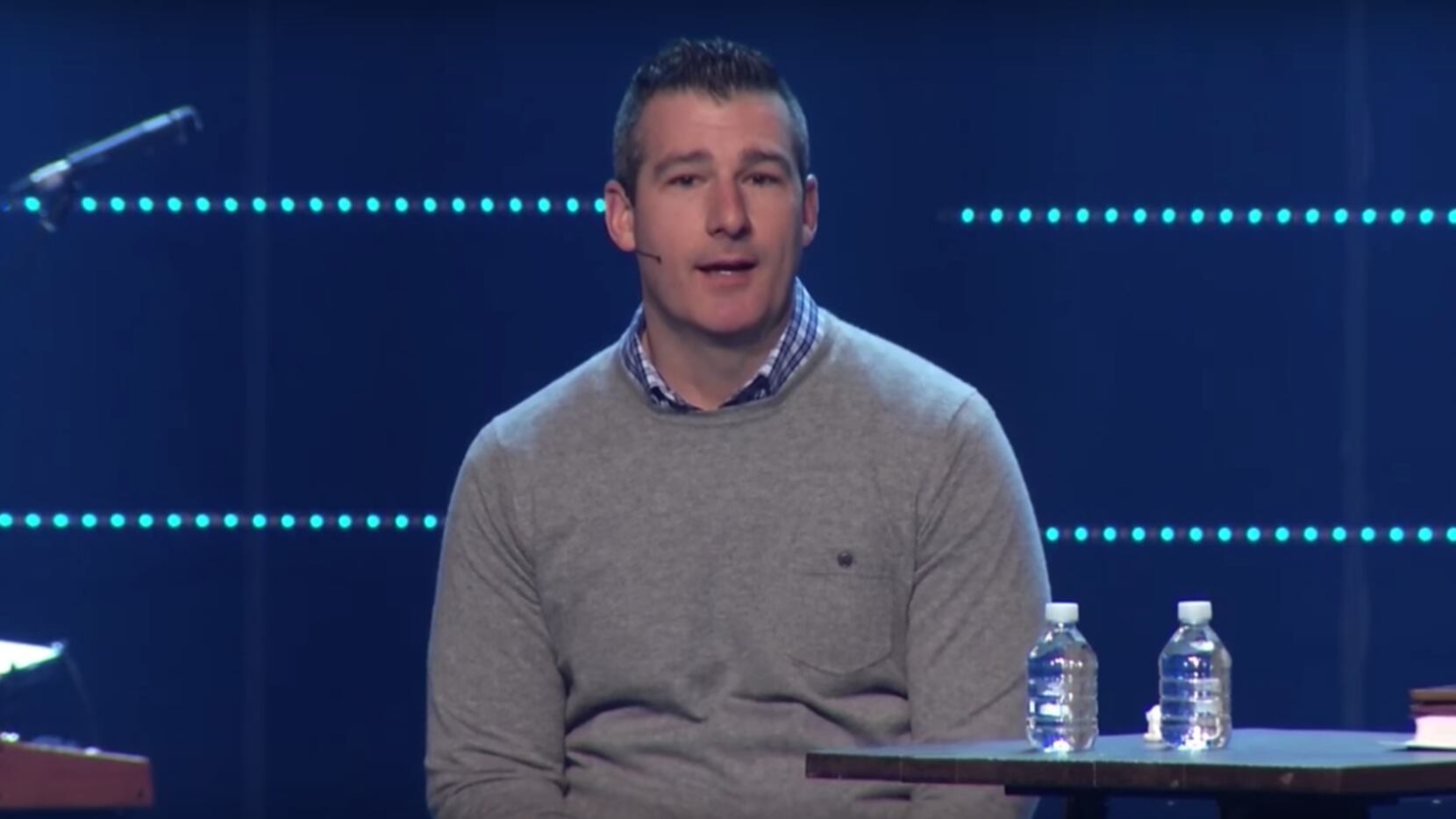 Megachurch applauds pastor after he admits to 'sexual incident' with ...