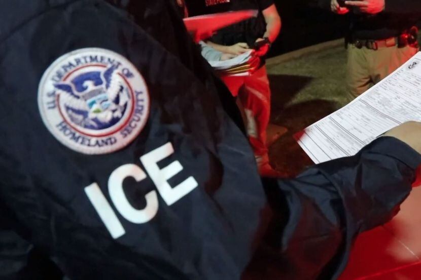 Agentes de ICE capturaron decenas de indocumentados con pasado criminal.
