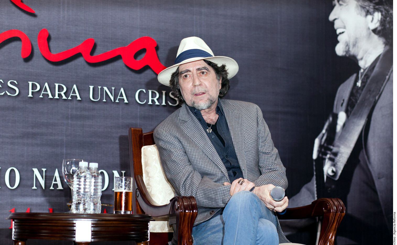 El cantante Joaquín Sabina reconoció que quiere hablar de México a través de la historia de...
