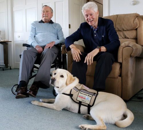 Sully, junto a los ex mandatarios George H.W. Bush y Bill Clinton.