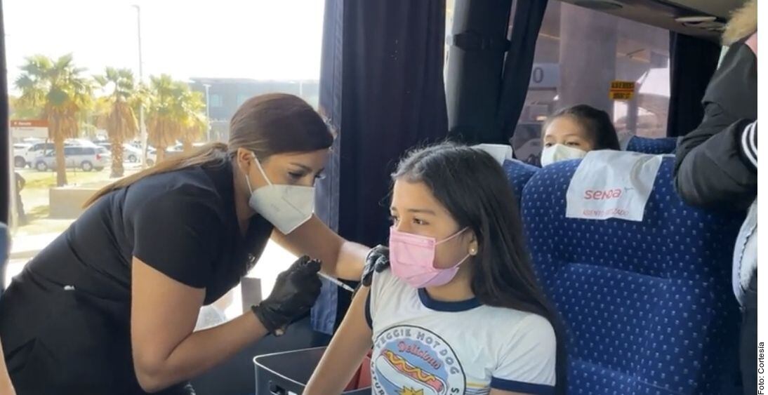 Algunas familias mexicanas están aprovechando para vacunar a sus niños en Estados Unidos. El gobierno de Nuevo León tiene un programa transfronterizo para vacunara a menores en Estados Unidos.