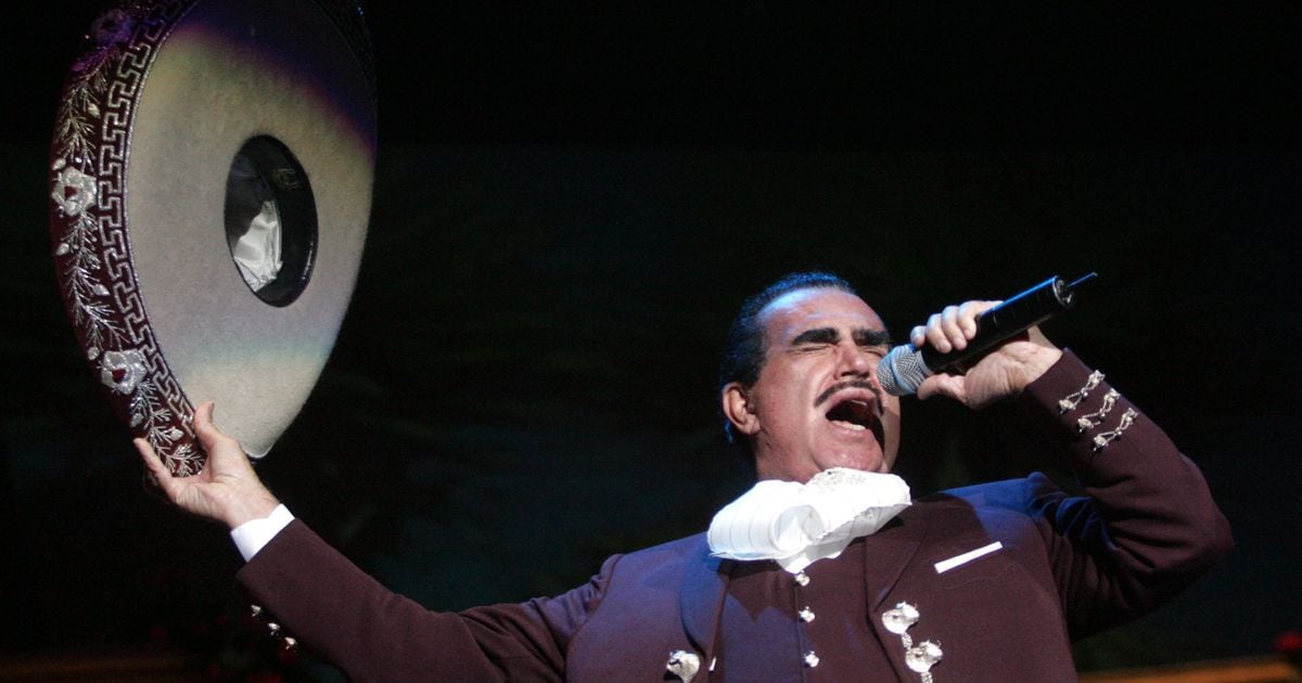 Vicente Fernández, símbolo de la música ranchera mexicana, muere a los 81 años